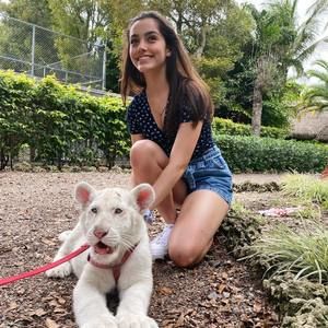 Meet your Posher, Isabella